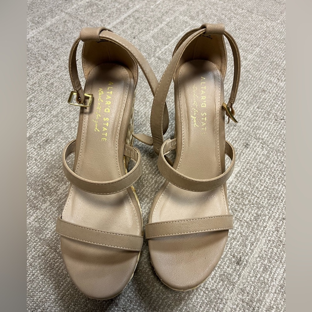 Altar’d State Size 8.5 Wedge Heel Shoe